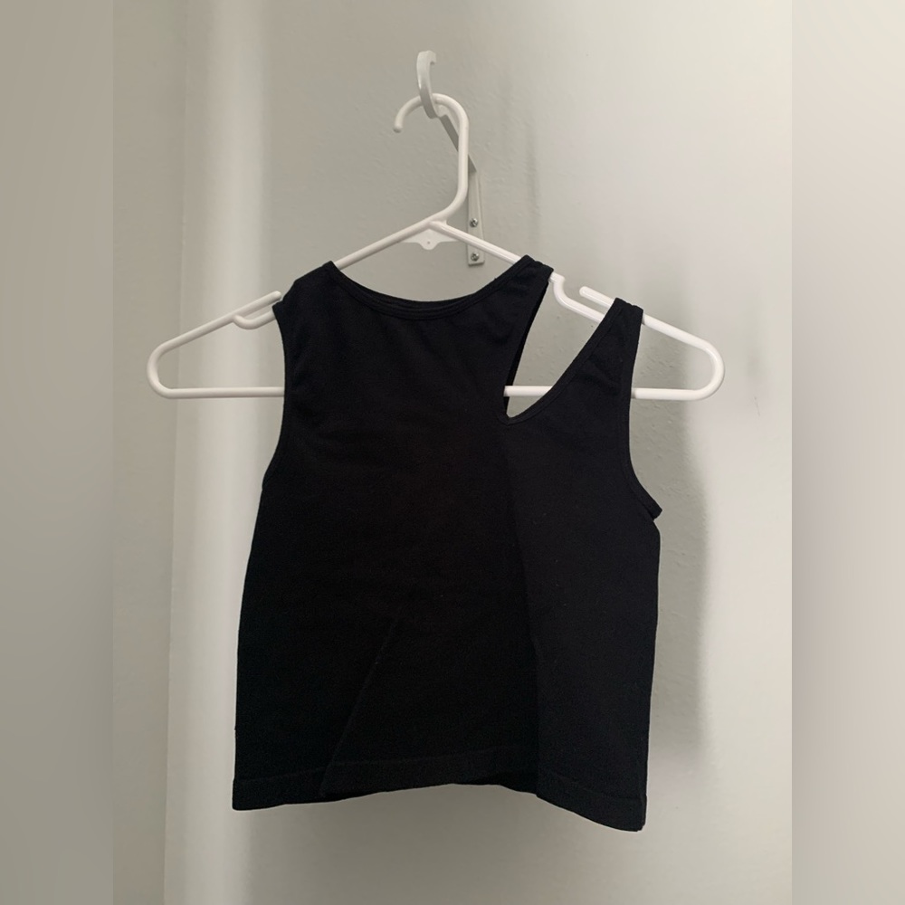 Black going out top.